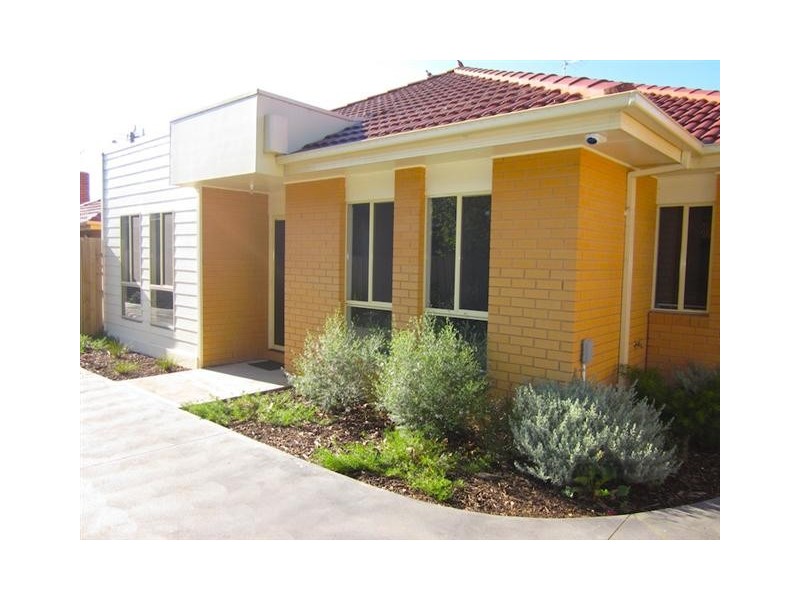 2/5 Ligar Street, Sunbury VIC 3429