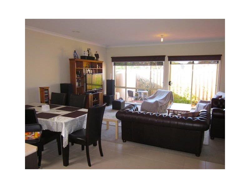 2/5 Ligar Street, Sunbury VIC 3429