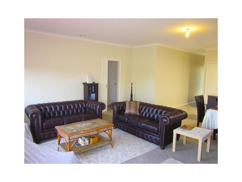 2/5 Ligar Street, Sunbury VIC 3429