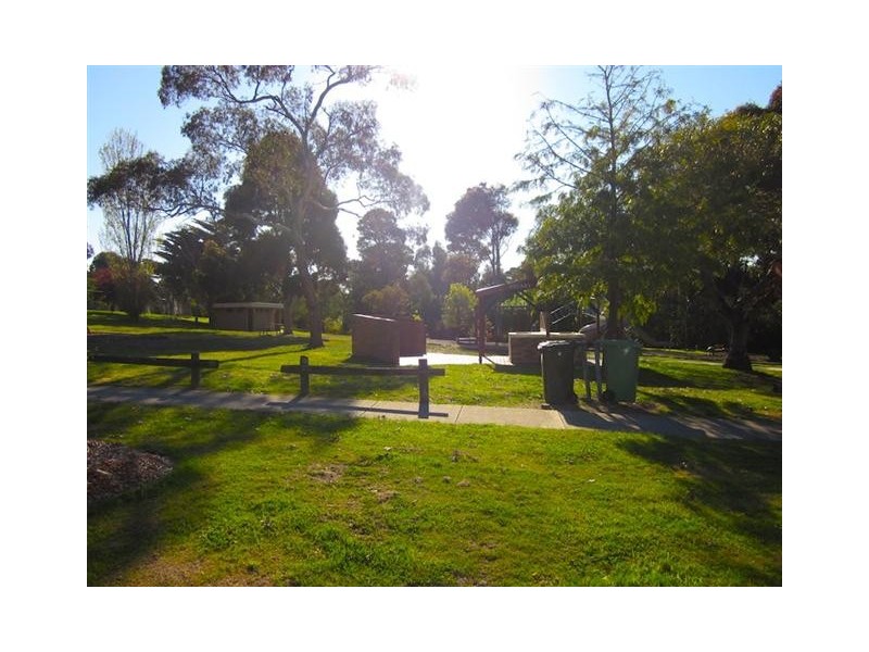 2/5 Ligar Street, Sunbury VIC 3429