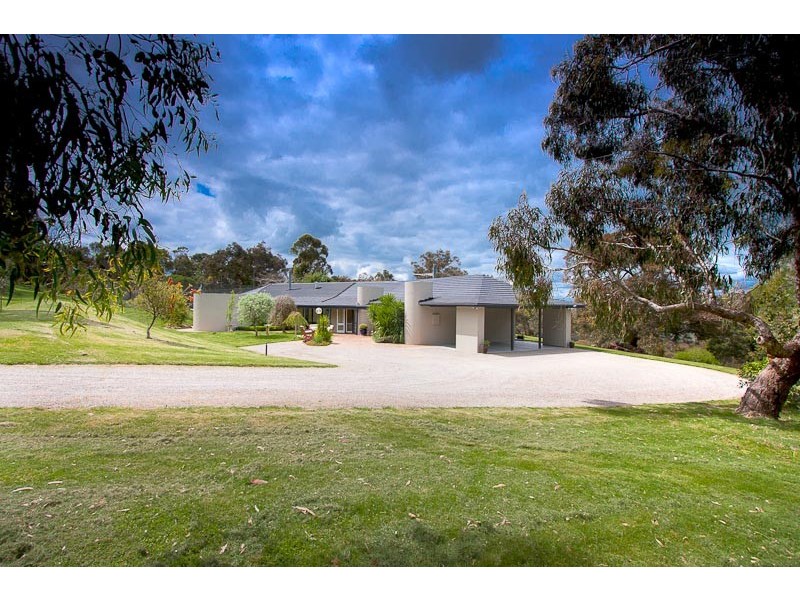 121 BENSON ROAD, Gisborne South VIC 3437