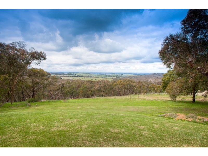 121 BENSON ROAD, Gisborne South VIC 3437