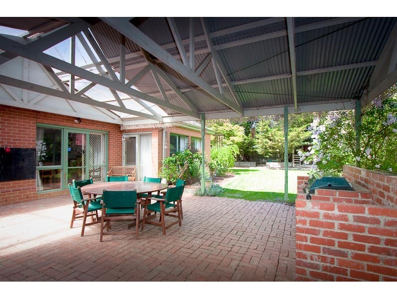 10 Dalray Crescent, New Gisborne VIC 3438