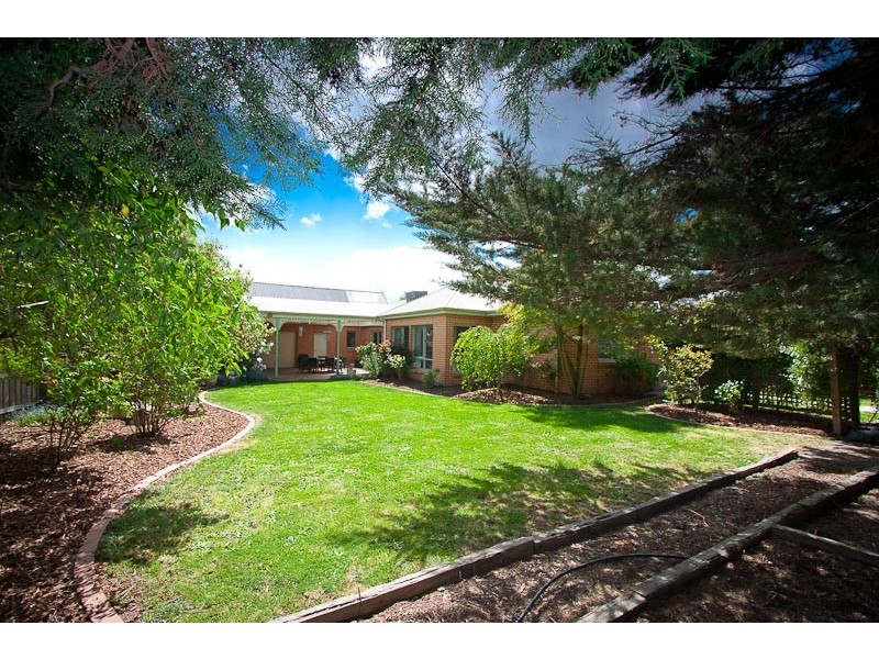 10 Dalray Crescent, New Gisborne VIC 3438