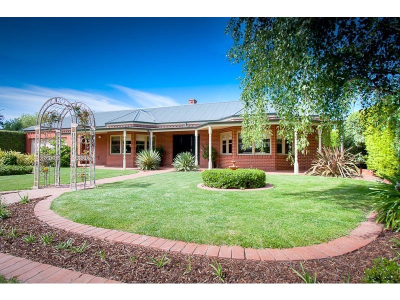 15 Skyline Drive, Gisborne VIC 3437