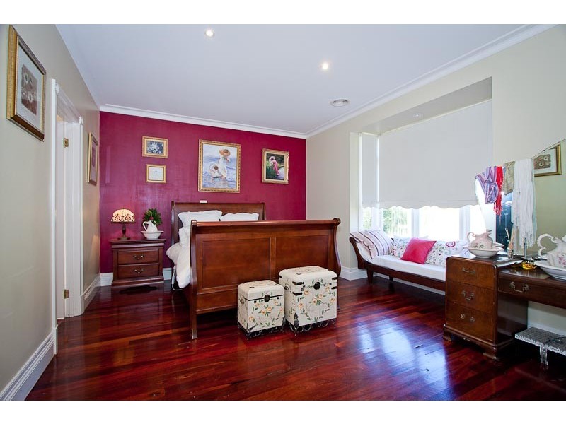 6 Kurung Court East, Gisborne VIC 3437