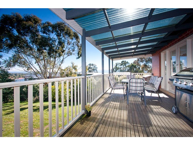 6 Kurung Court East, Gisborne VIC 3437