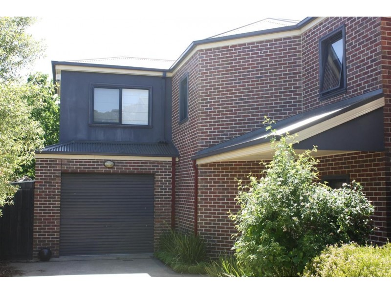 4/16 Calthorpe street, Gisborne VIC 3437