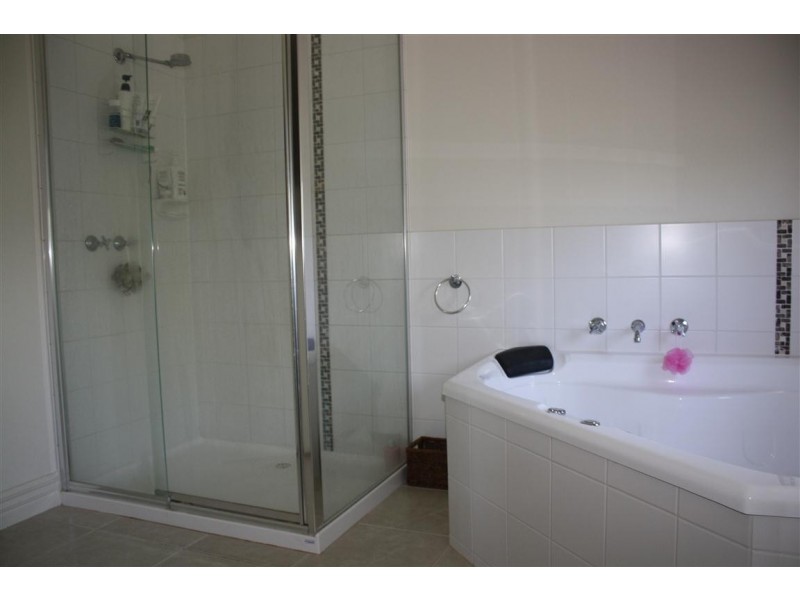 4/16 Calthorpe street, Gisborne VIC 3437