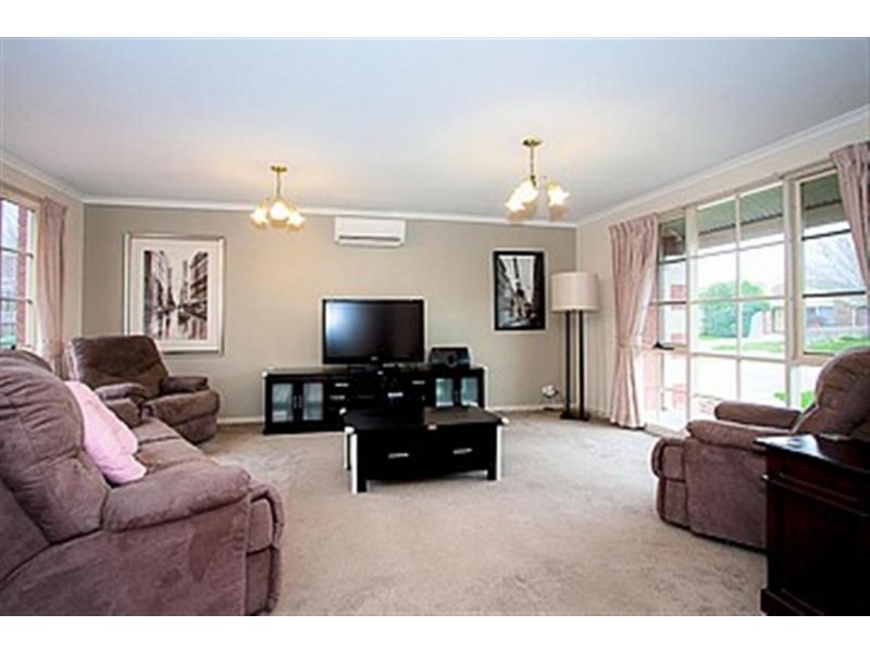 7 Sunnypark Close, Gisborne VIC 3437