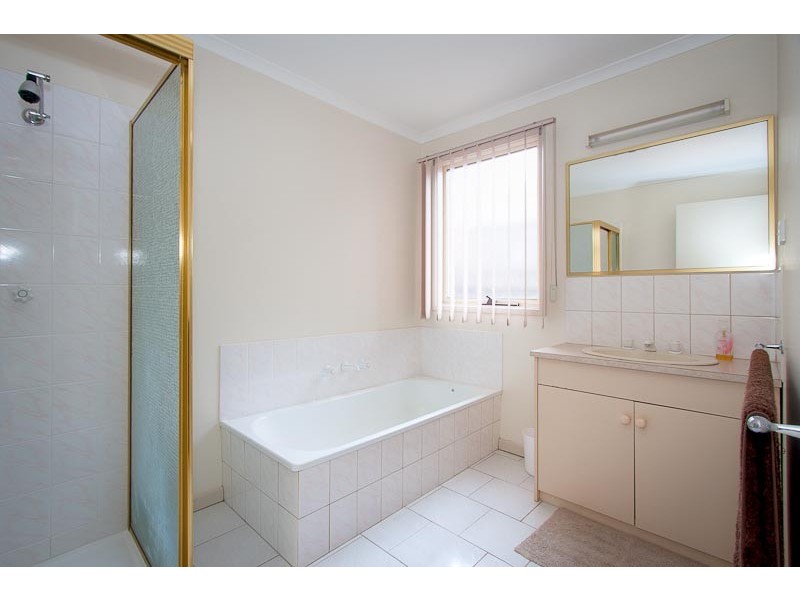 7 Sunnypark Close, Gisborne VIC 3437