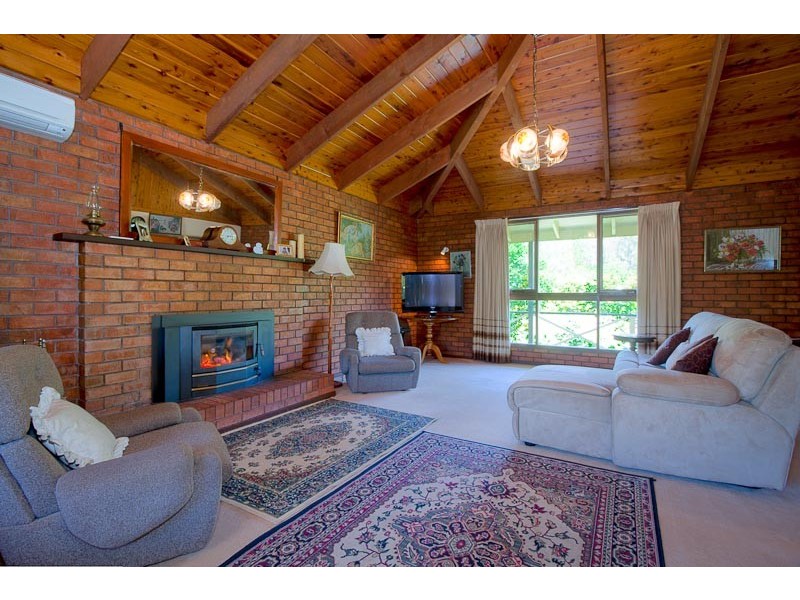 936 Bacchus Marsh Rd, Bullengarook VIC 3437