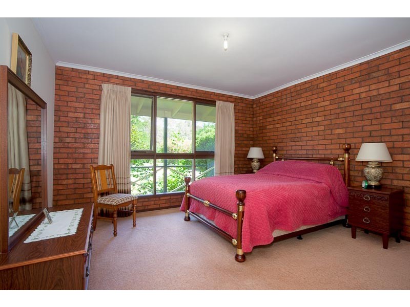 936 Bacchus Marsh Rd, Bullengarook VIC 3437