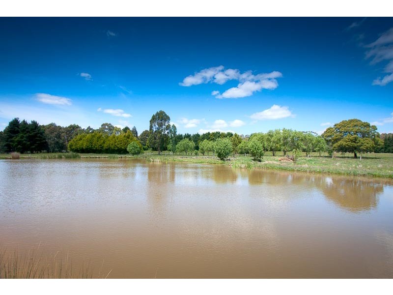 936 Bacchus Marsh Rd, Bullengarook VIC 3437