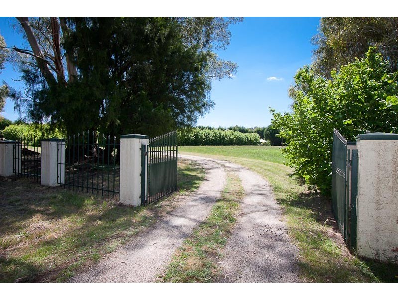 936 Bacchus Marsh Rd, Bullengarook VIC 3437