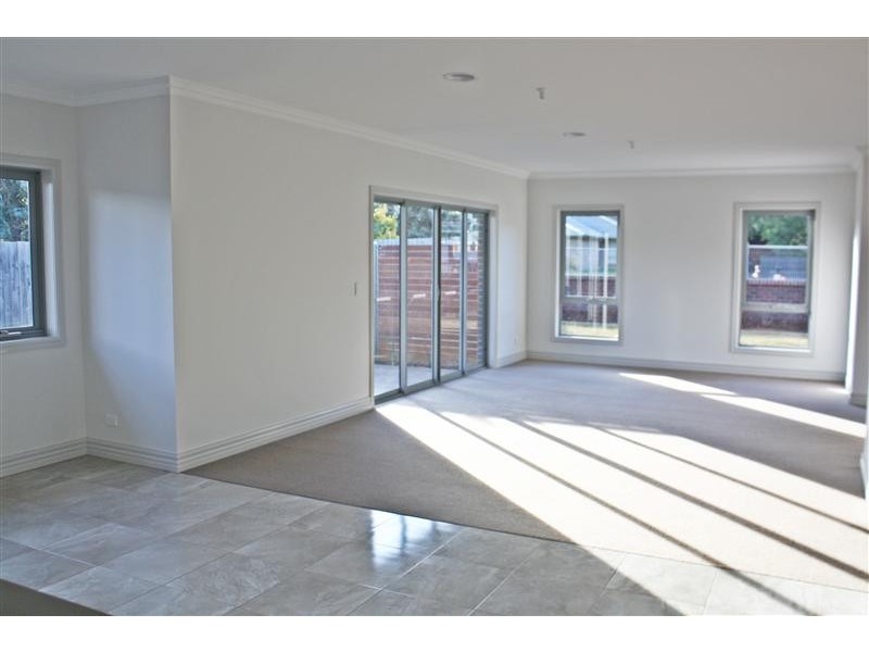 11 Morrow Rd, Gisborne VIC 3437