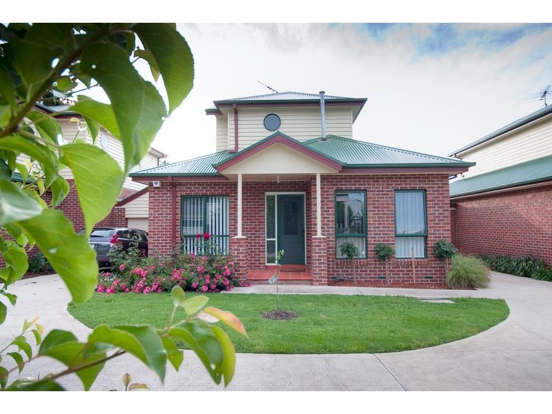 Unit 2/8 Howey Street, Gisborne VIC 3437