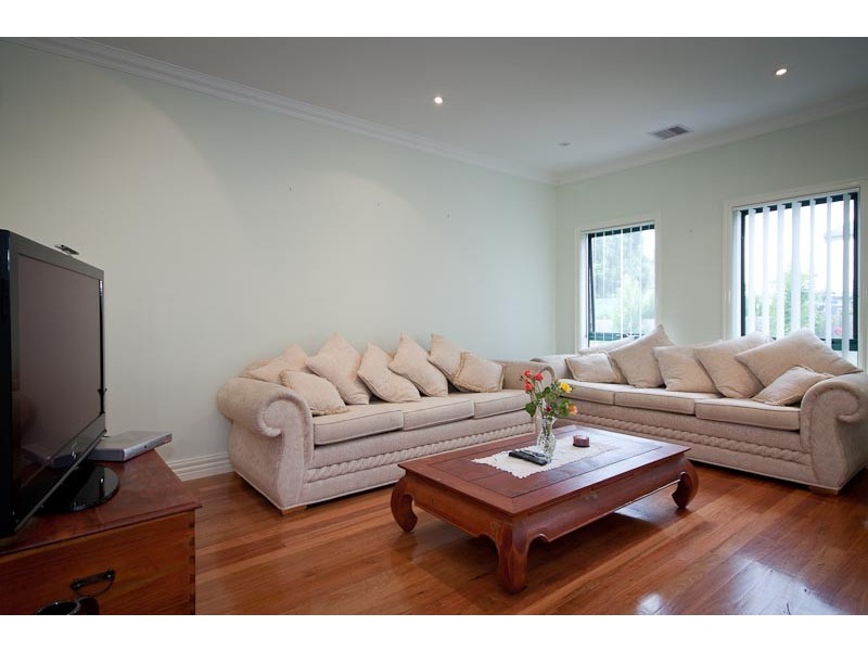 Unit 2/8 Howey Street, Gisborne VIC 3437