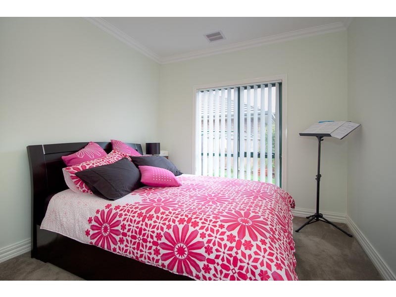 Unit 2/8 Howey Street, Gisborne VIC 3437