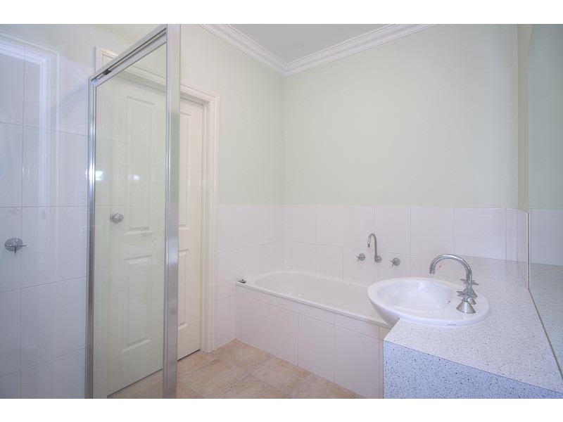 Unit 2/8 Howey Street, Gisborne VIC 3437