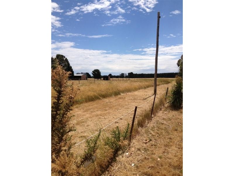 135 Pierce road, New Gisborne VIC 3438