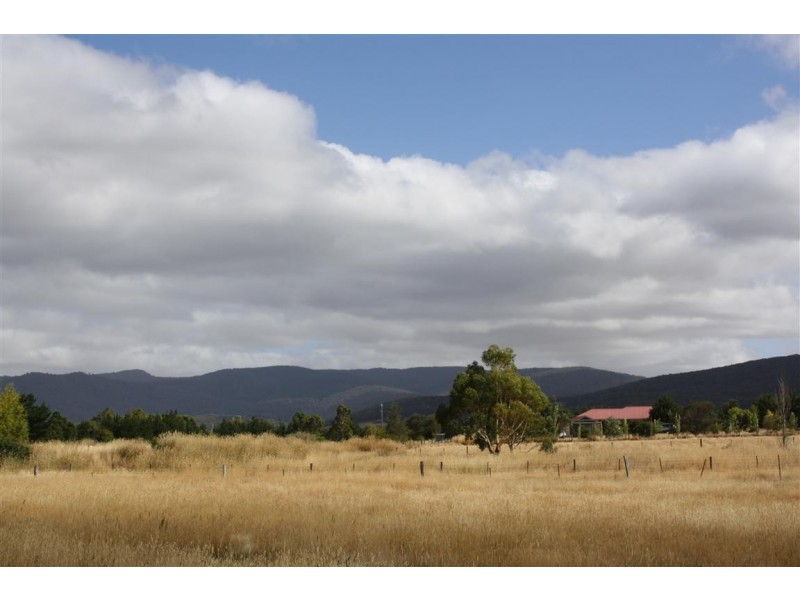 135 Pierce road, New Gisborne VIC 3438