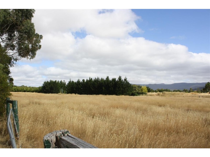 135 Pierce road, New Gisborne VIC 3438