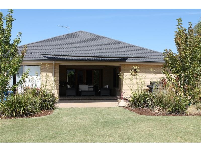 17 Pearce Court, Gisborne VIC 3437