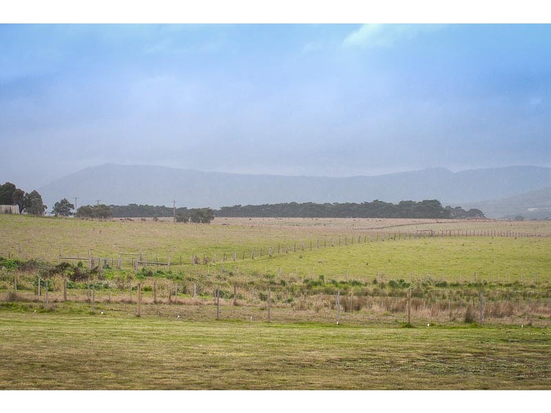 131 Murray Rd, Gisborne VIC 3437