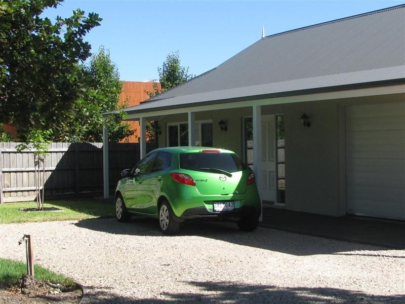 2A Howey Street, Gisborne VIC 3437