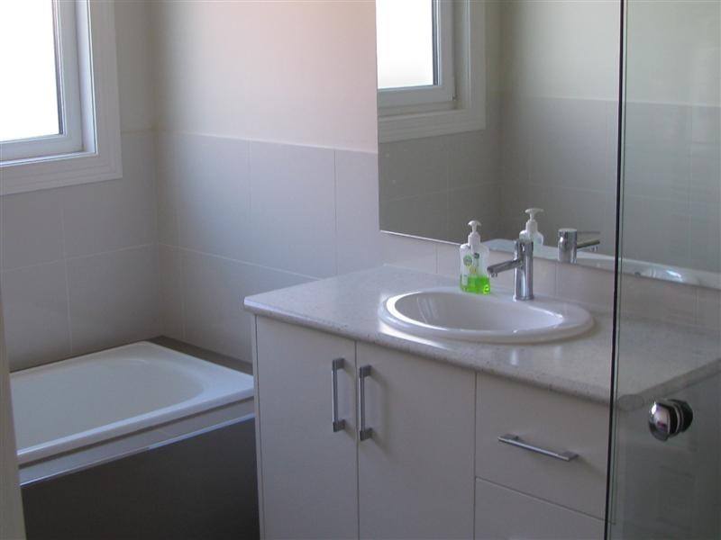 2A Howey Street, Gisborne VIC 3437