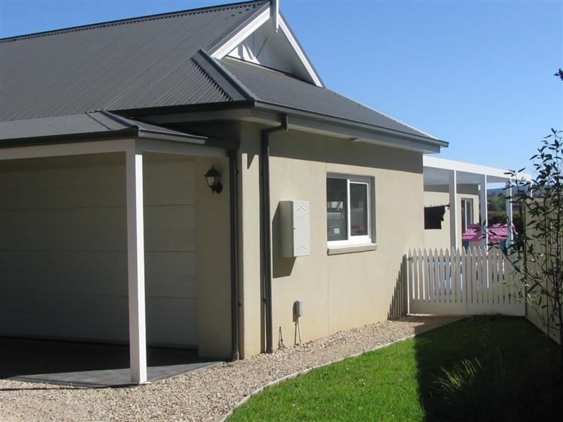 2A Howey Street, Gisborne VIC 3437