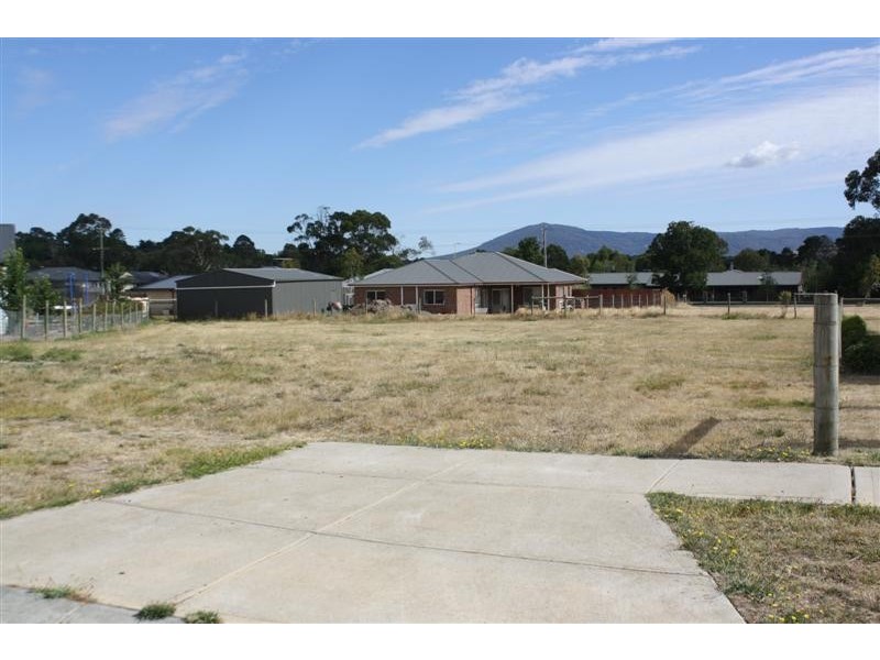 8 Valley Court, Gisborne VIC 3437