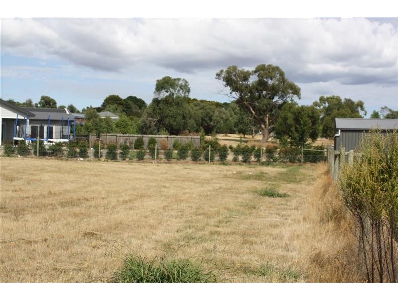 8 Valley Court, Gisborne VIC 3437