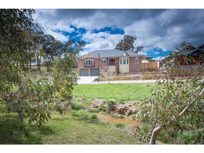 33 Dumbarton Way, Gisborne VIC 3437