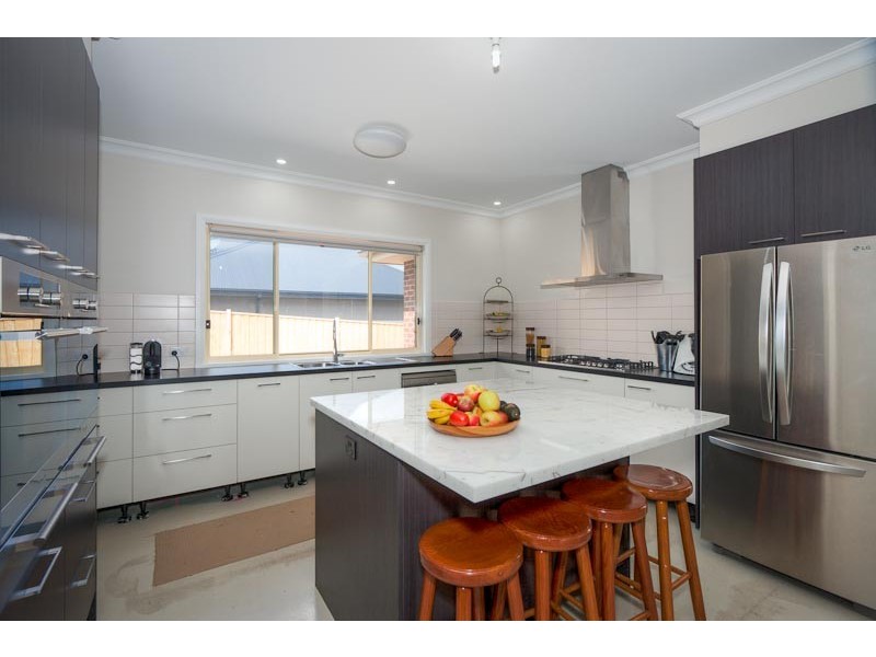 33 Dumbarton Way, Gisborne VIC 3437
