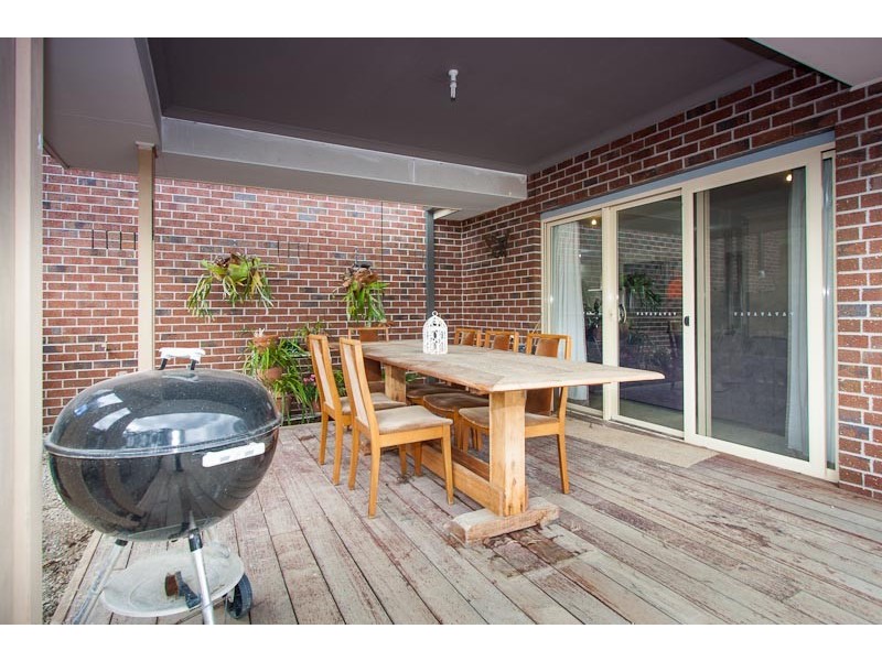 33 Dumbarton Way, Gisborne VIC 3437