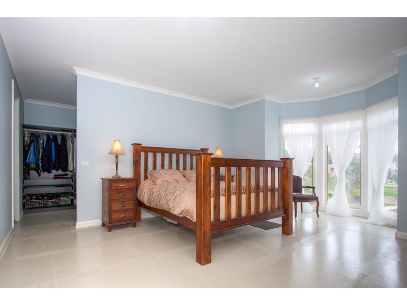 33 Dumbarton Way, Gisborne VIC 3437