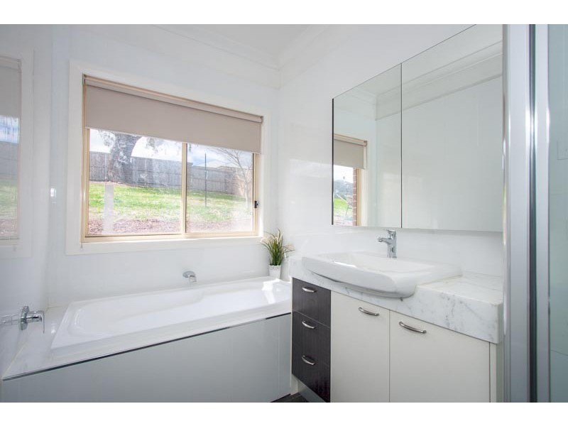 33 Dumbarton Way, Gisborne VIC 3437