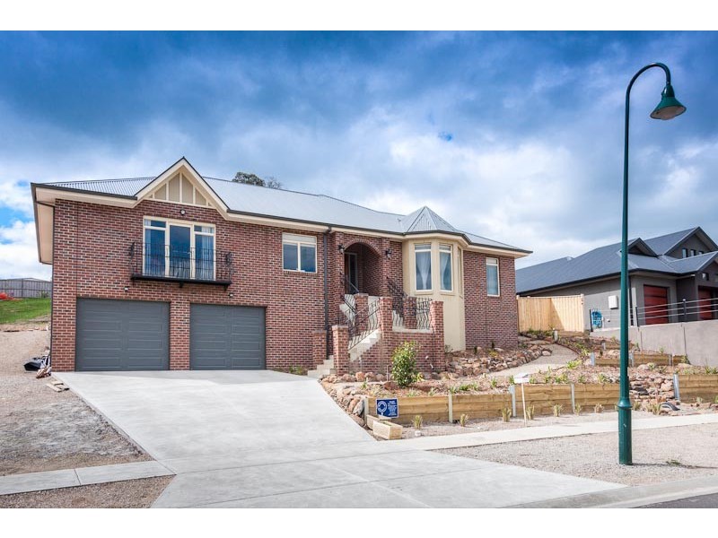 33 Dumbarton Way, Gisborne VIC 3437