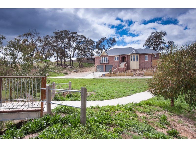 33 Dumbarton Way, Gisborne VIC 3437