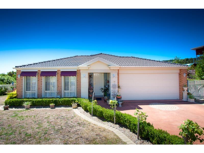 38 Wyralla Crescent, Gisborne VIC 3437