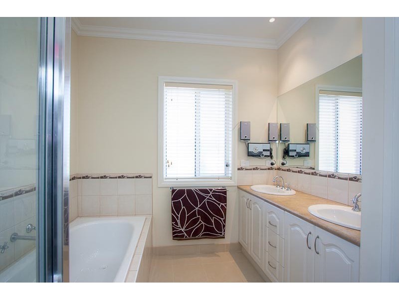 5-6 Freeman Court, Gisborne VIC 3437