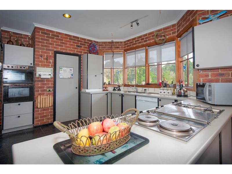 16 SHORT ROAD, Gisborne South VIC 3437