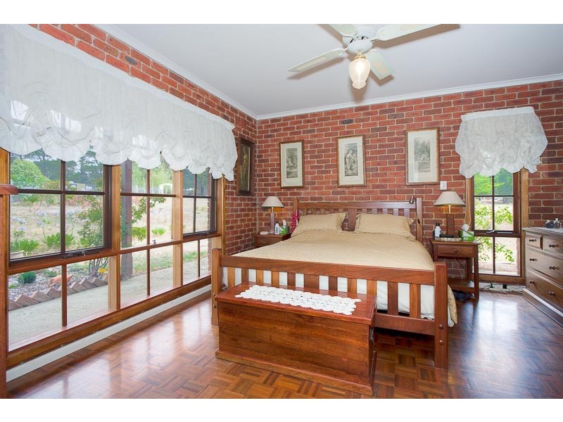 16 SHORT ROAD, Gisborne South VIC 3437