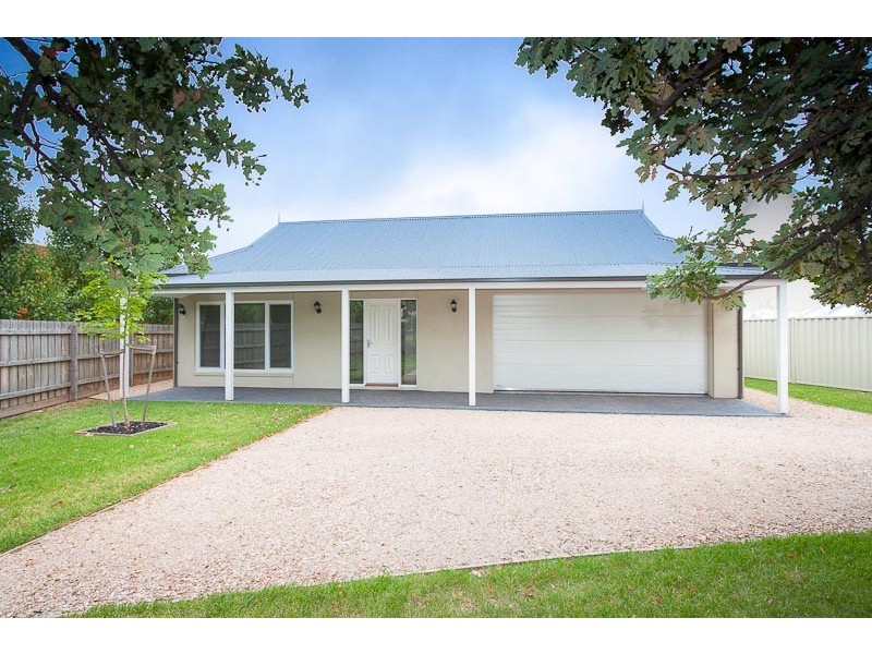 2A Howey Street, Gisborne VIC 3437