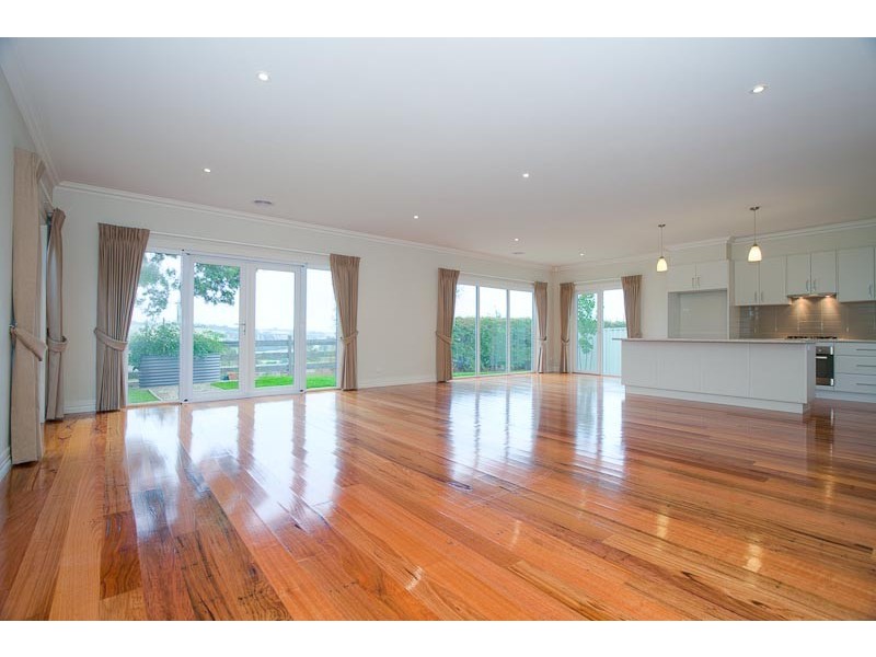 2A Howey Street, Gisborne VIC 3437