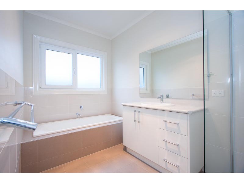 2A Howey Street, Gisborne VIC 3437