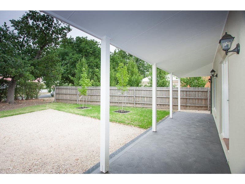 2A Howey Street, Gisborne VIC 3437