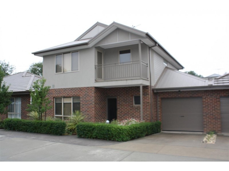 2/7 Rodney Street, Gisborne VIC 3437